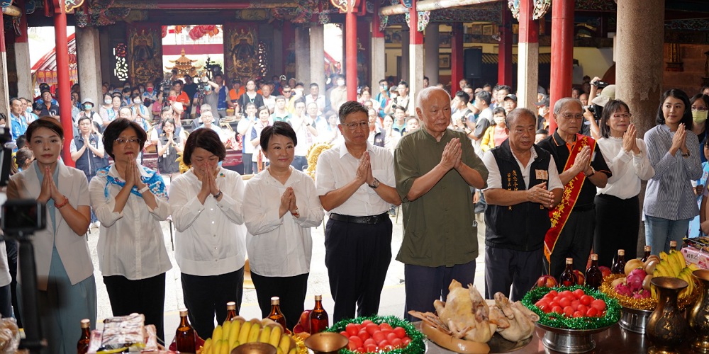 竹縣全國義民祭啟動儀式登場 中臺八縣市首長挑擔祈福