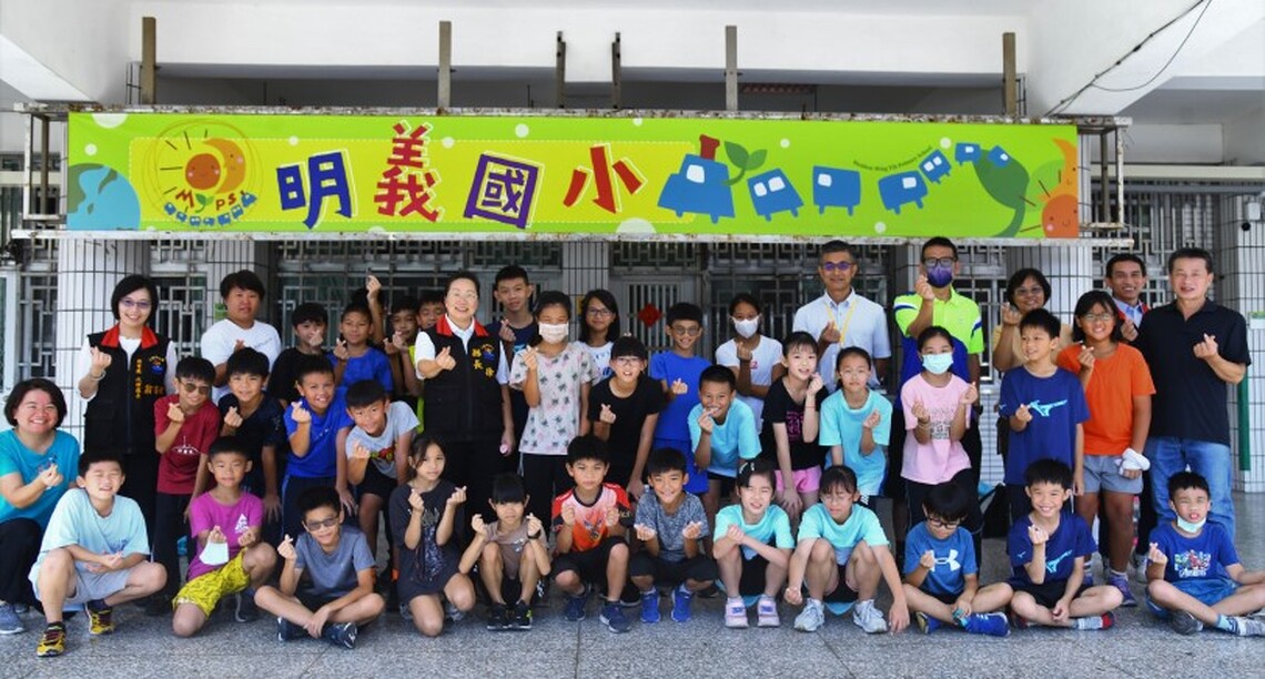 開學日即將到來 學子獲新學期見面禮 徐榛蔚特別前往校園視察 為學童學習環境把關