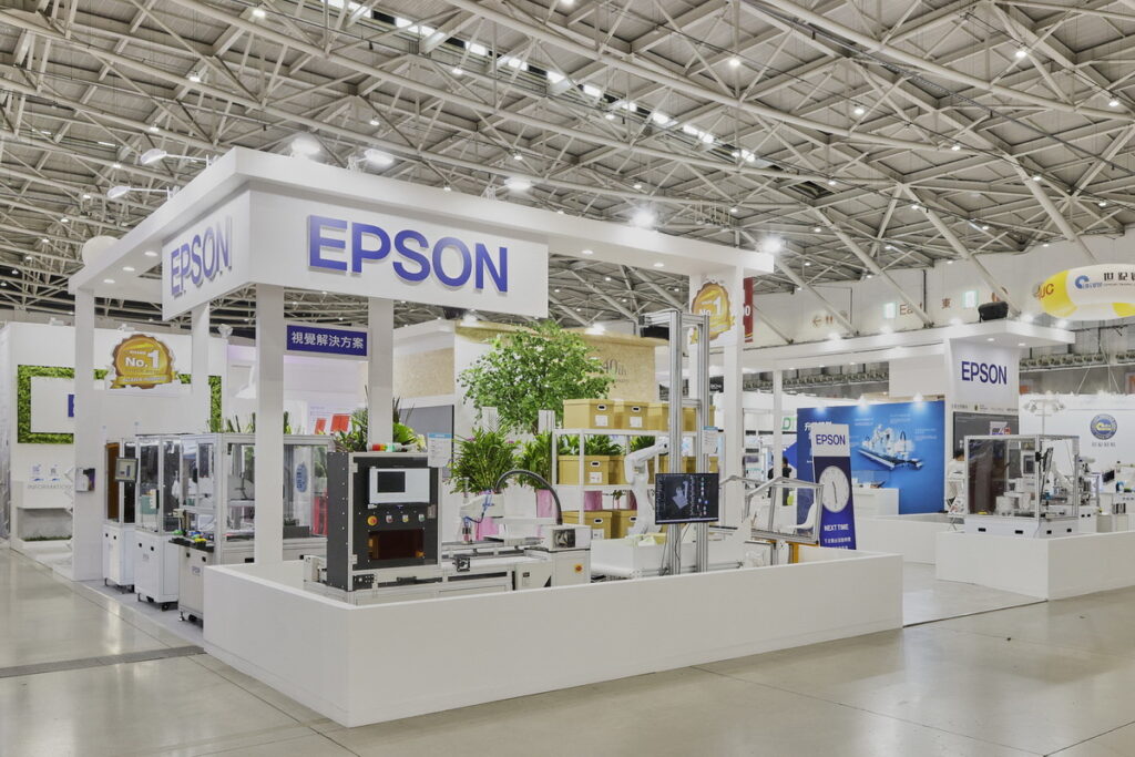 今年光榮迎來Epson機械手臂40周年,Epson於自動化大展中規劃多個機械手臂應用展示區,展出相較以往更加全面的智慧製造解決方案。