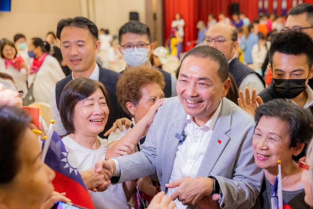 【Lowi Ai 大數據2024總統大選網路聲量3-2】侯友宜敬陪末座 藍營：應放遠未來勿糾結小恩怨 253