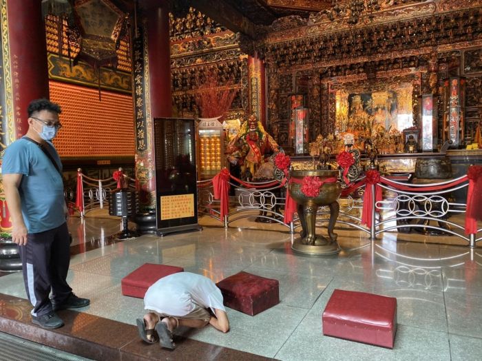 炸彈媽祖香油錢也敢偷 竊嫌落網「向媽祖下跪懺悔」