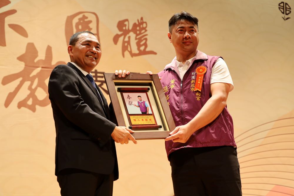 《圖說》個人奉獻獎最年輕為42歲樹林鎮南宮董事張祐鐘。〈民政局提供〉