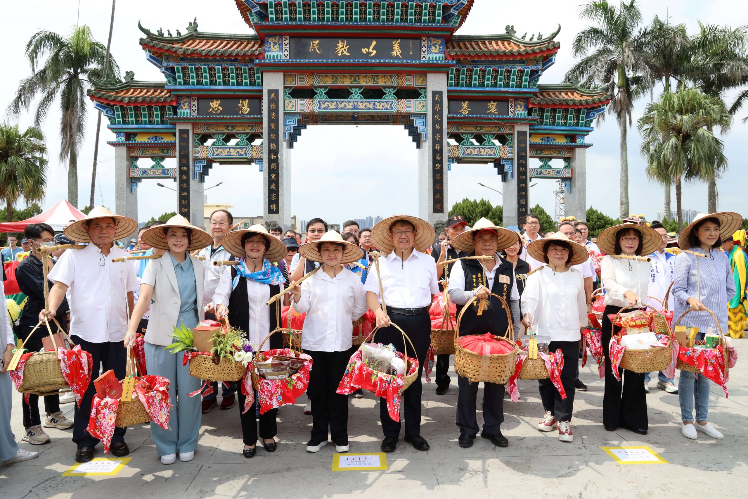 義民祭啟動儀式今熱鬧登場 中臺八縣市首長挑擔祈福