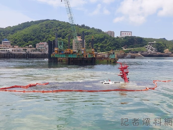 馬祖福澳港拖駁船疑碰撞沉船 「新台馬輪」78名乘客受影響 70 ▲ ▼ 馬祖福澳港拖駁船疑碰撞沉船 「新台馬輪」78名乘客受影響
