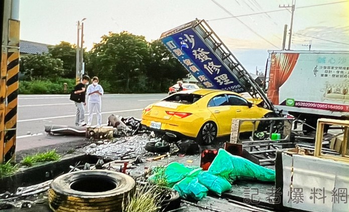 疑租賃賓士秒變事故車 駕駛恍神撞沙發修理廠鏟起招牌 賠償金額恐不便宜 72 疑租賃賓士秒變事故車 駕駛恍神撞沙發修理廠鏟起招牌