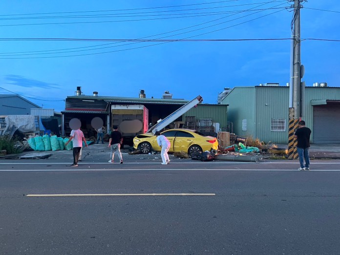 疑租賃賓士秒變事故車 駕駛恍神撞沙發修理廠鏟起招牌 賠償金額恐不便宜 71 DAD721A0 B654 4670 97F8 48DBFF73CC82 | 社會 社會 記者爆料網