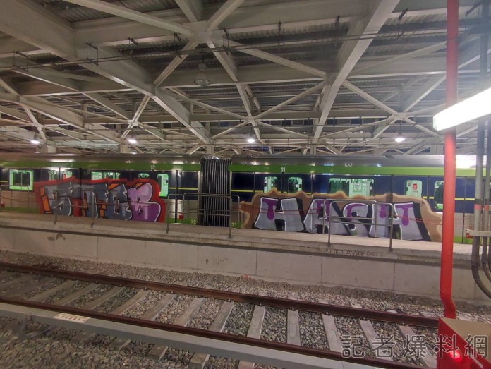 捷運列車遭不明人士塗鴉 中捷報警追查並將開罰 72 捷運列車遭不明人士塗鴉 中捷報警追查並將開罰