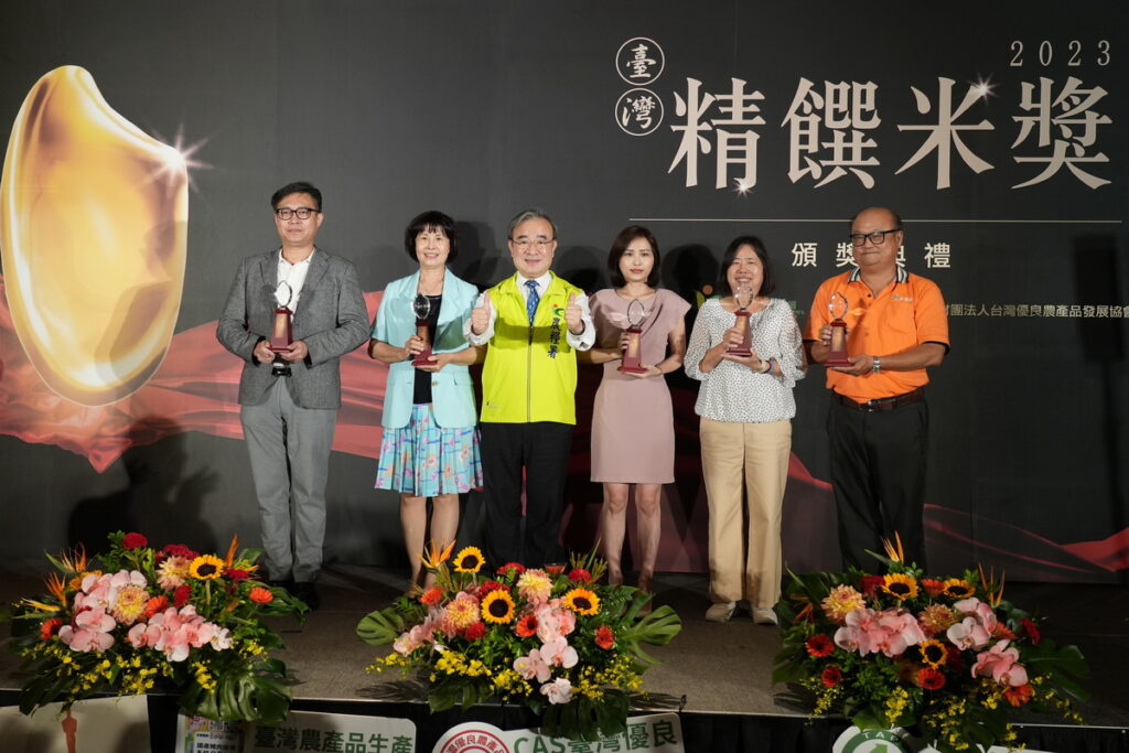 胡忠一署長與金質獎得獎者合影
