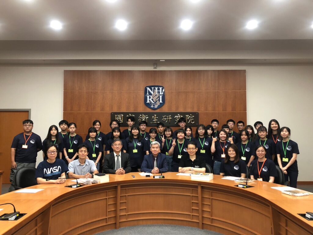中華安得烈慈善協會暑假期間於板橋中華電信學院舉辦高中、大學等兩梯次四天三夜的「飛颺營」，於今(25)日完成結訓