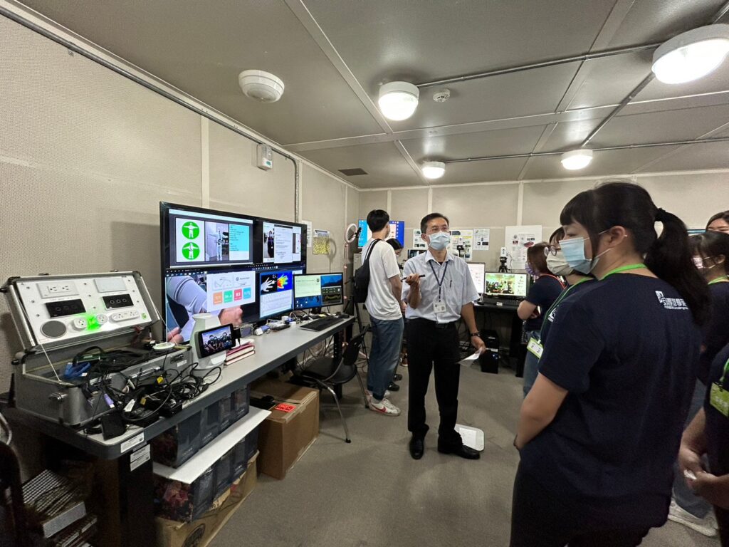 中華安得烈慈善協會暑假期間於板橋中華電信學院舉辦高中、大學等兩梯次四天三夜的「飛颺營」，於今(25)日完成結訓