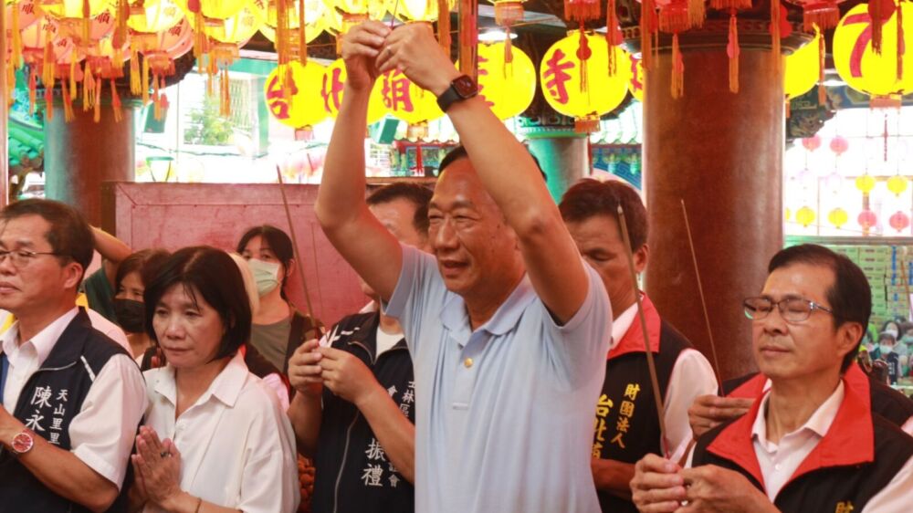 到士林拜廟看到王世堅 郭台銘:「扶龍王」怎沒來扶我一把 294 到士林拜廟看到王世堅 郭台銘:「扶龍王」怎沒來扶我一把 293