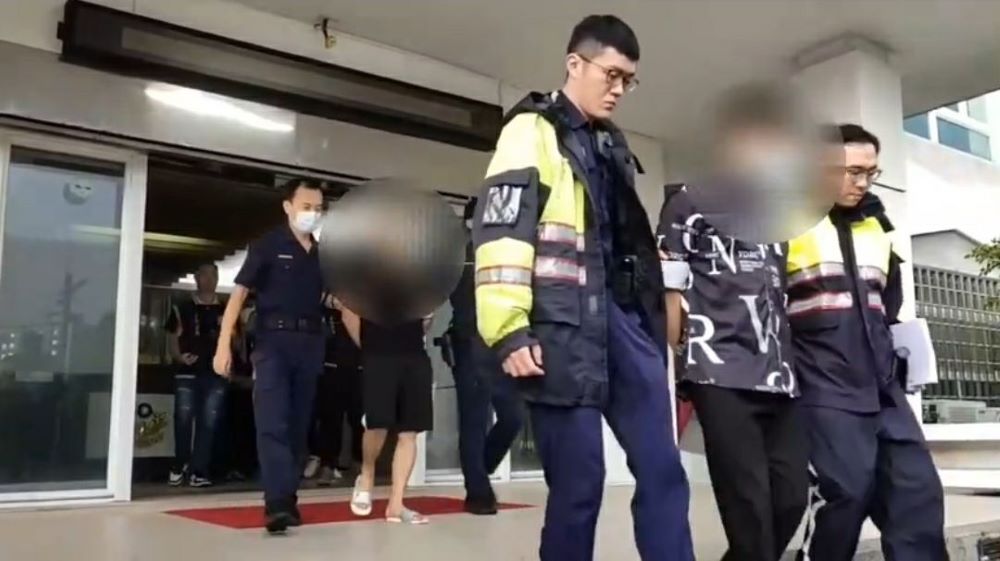 《圖說》團嫌等4人依詐欺罪嫌移請臺灣新北地方檢察署偵辦。〈中和分局提供〉