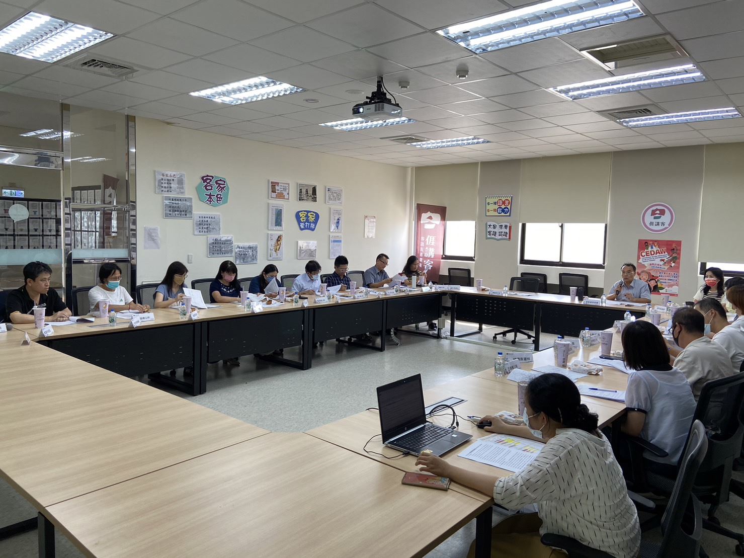 改善傳統公墓管理 縣府召集13鄉鎮市相關單位開會