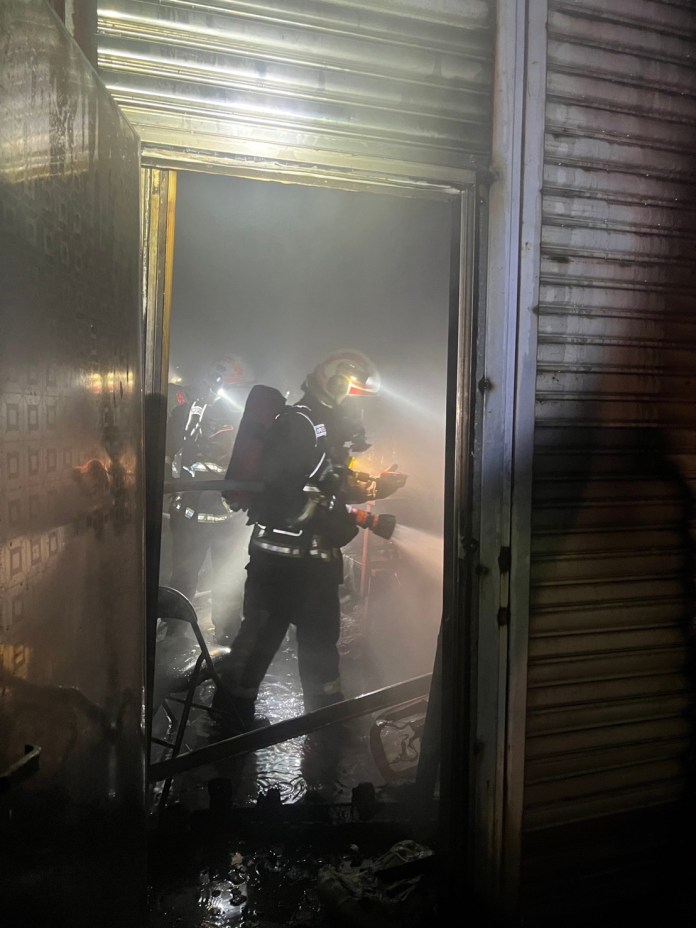 疑遭雷擊! 大甲鐵皮農舍起火 77 | 社會 社會 記者爆料網