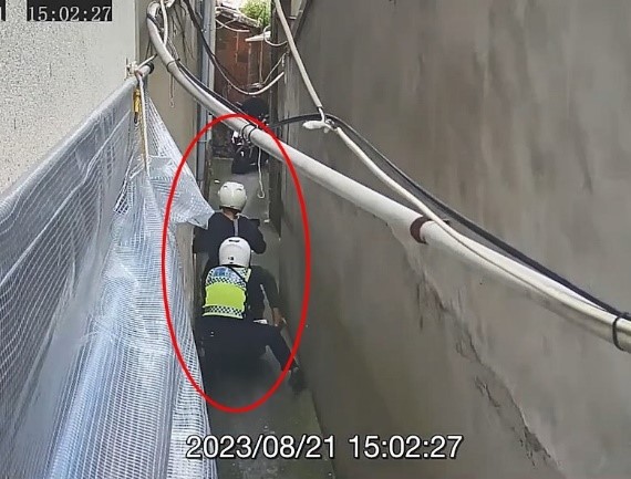 高屏偷廟賊栽了! 騎車衝進摸乳巷遭員警圍捕"狼狽趴地"落網 72 2 0 | 社會 社會 記者爆料網