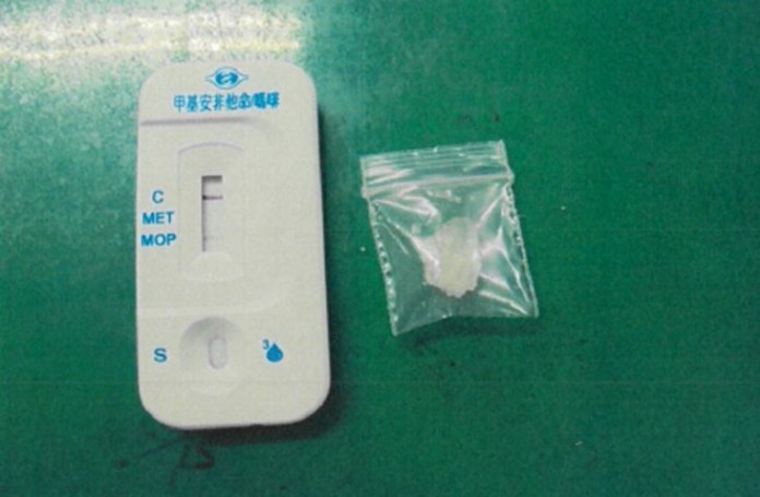 男深夜叼菸騎車遭攔查 安全帽內襯藏毒被抓包 79 311 17 | 社會 社會 記者爆料網