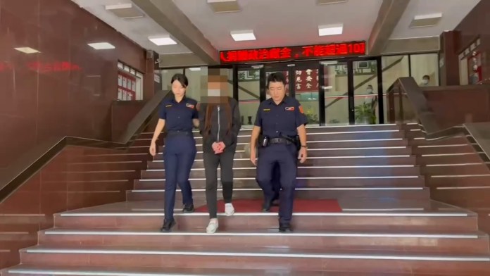 恍神辣妹坐小黃遭攔查謊報身分被戳破 後車廂行李箱藏大量毒品 73 516 2 | 社會 社會 記者爆料網