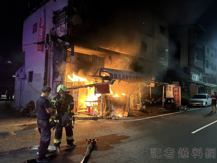 高楠公路小吃店大火 爆炸聲頻傳 消防員救出6名受困民眾 72 09AEC5B5 7398 4BB9 8BE4 E5D4076CFA2F | 社會 社會 記者爆料網