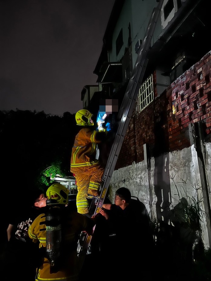 高楠公路小吃店大火 爆炸聲頻傳 消防員救出6名受困民眾 70 3B91A652 E8A6 4360 B49C CF2AB3D8F9F5 | 社會 社會 記者爆料網