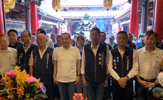 侯友宜參拜奉天宮開台媽　何達煌親接待高呼嘉義人支持嘉義人