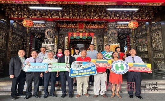 提升乳癌篩檢！開基玉皇宮與重慶寺捐千萬  助奇美更新乳攝巡迴車