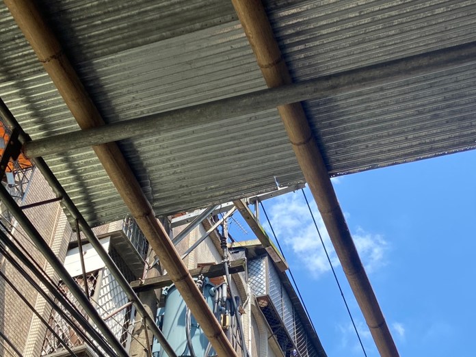 中元普渡搭設棚架工安意外 板橋工人自2樓高處墜落後腦著地頭破血流 69 211 17 | 社會 社會 記者爆料網
