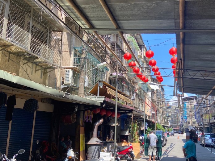 中元普渡搭設棚架工安意外 板橋工人自2樓高處墜落後腦著地頭破血流 70 213 10 | 社會 社會 記者爆料網