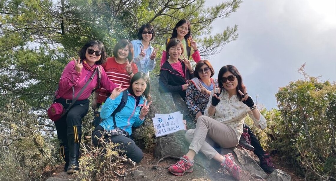攻頂看見台灣的美麗 高市女校長登山隊驗證「肉腳」也能上百岳