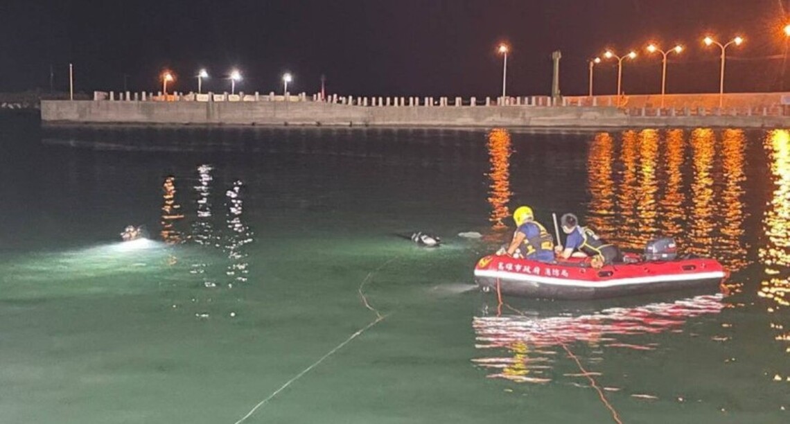 男子暗夜人車落海 海巡警消聯合救援