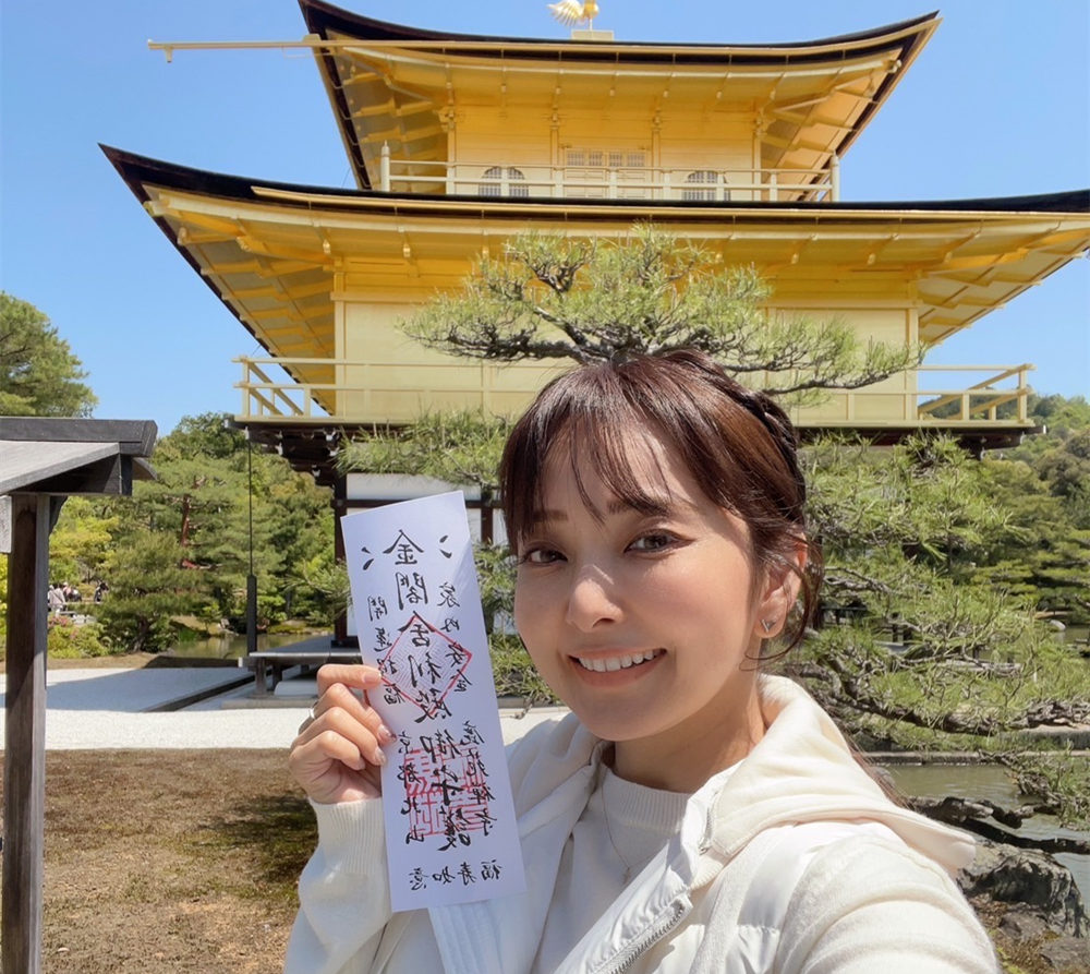 ▲愛紗去日本京都金閣寺求得的平安符，保佑出入平安。（圖/愛紗提供）