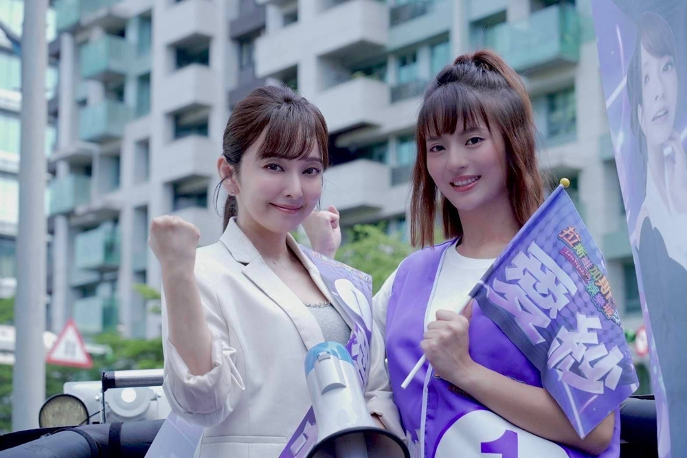 ▲藝人愛紗接下拉斯維加斯娛樂城代言,與啦啦隊女孩宜芳(右)合作。(圖/宇峻奧汀提供)