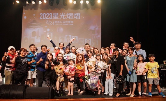 素人圓夢星光熠熠音樂會 李珍妮助12新秀登台圓夢