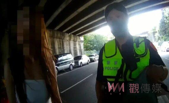 長腿辣妹隨身帶「懦夫救星」坐計程車 結果一車毒品遭警逮