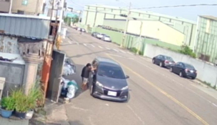 (同號百元假鈔片)店家注意! 苗栗檳榔業者1個月內收到兩張同號百元假鈔 69 | 社會 社會 記者爆料網