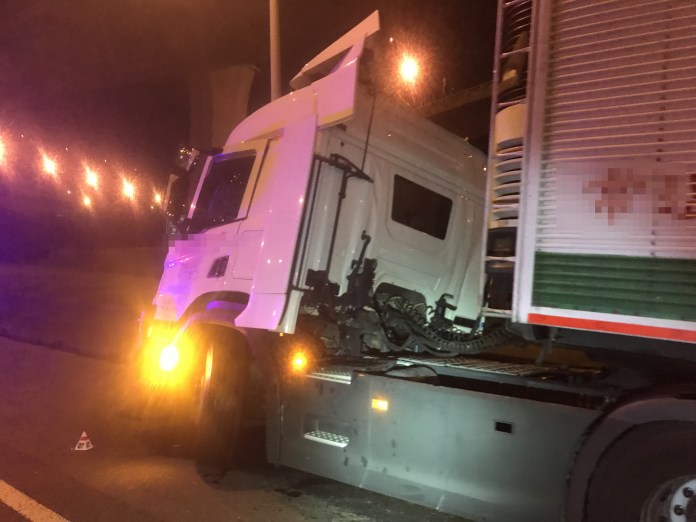 (國道肇事下車查看遭撞死片)國道1死亡車禍! 貨車自撞分隔島駕駛下車查看慘遭撞死 70 | 社會 社會 記者爆料網