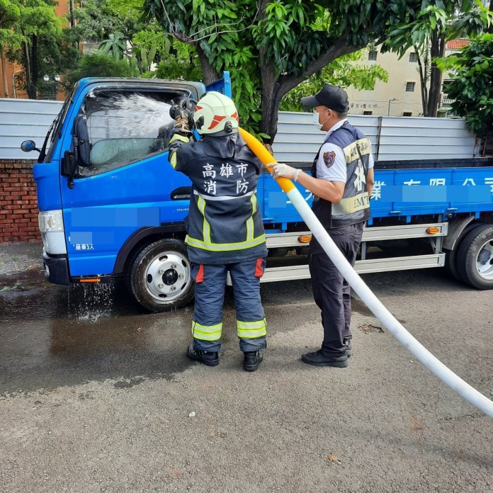 高雄停車場火燒車! 小貨車駕駛座起火司機慘遭火焚成焦屍 67 641962 | 社會 社會 記者爆料網