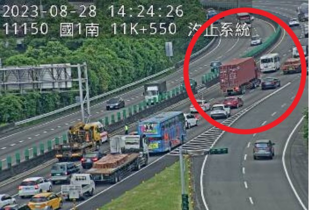 學長又調皮了 國道連結車追撞韓國「6大加2小」旅客包車小巴士 71 313 10 | 社會 社會 記者爆料網