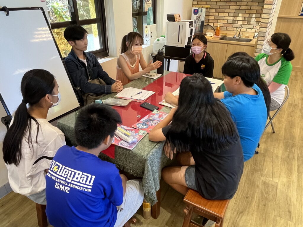 孫理蓮紀念營地開辦兒少國中英文數學培力班,與學校共同幫助有需要的孩子。(照片來源:基督教芥菜種會)