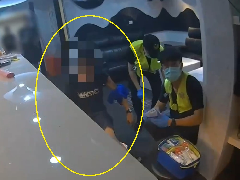 朋友反目 22歲男疑爭風吃醋揪友談判刀傷情敵手腳 292 朋友反目 22歲男疑爭風吃醋揪友談判刀傷情敵手腳 291