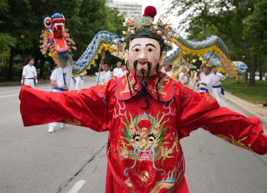 ▲太極門在「信仰遊行」中呈現了天官,賜福大地並消除災厄,祈願2023世界宗教議會順利圓滿成功。(記者李欣翻攝)