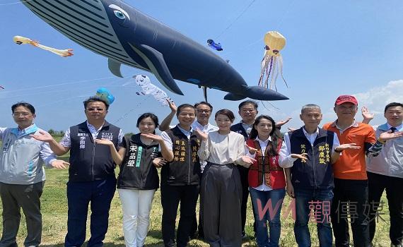 竹市國際風箏節週末登場 30米巨型鯨魚與新加坡魚尾獅同台遨遊藍天