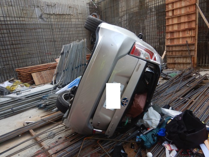 (更新)酒駕撞人行道護墩 轎車一頭栽進工地B3車毀釀2傷 72 DSCN4896 | 社會 社會 記者爆料網