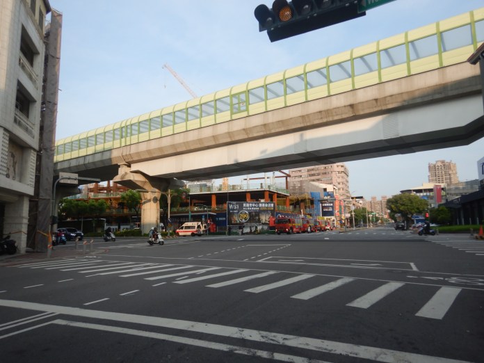 (更新)酒駕撞人行道護墩 轎車一頭栽進工地B3車毀釀2傷 74 DSCN4891 | 社會 社會 記者爆料網