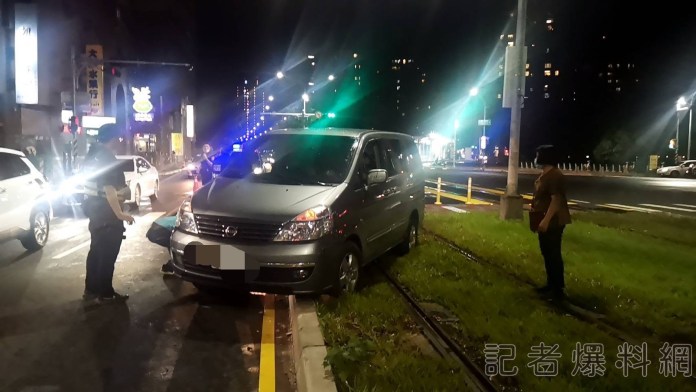 疑路況不熟 女駕駛誤闖高雄輕軌刁車 恐吞7500元罰單 72 CCFAEC92 2396 4529 B764 1F7DD5E7063A | 社會 社會 記者爆料網