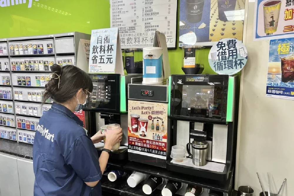 台中限塑令10/1上路 盧秀燕籲:自帶環保杯 288 台中限塑令10/1上路 盧秀燕籲:自帶環保杯 287