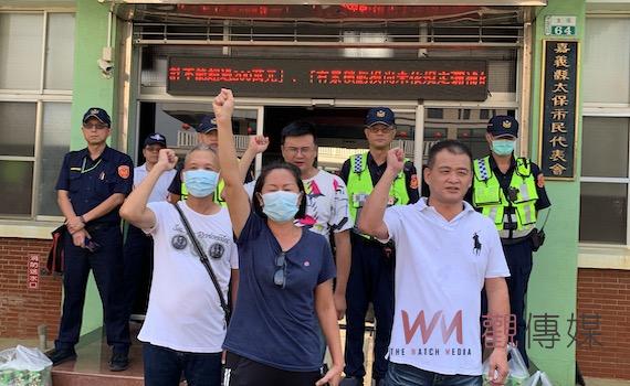 市民到太保市代會前抗議凍結道路預算 市代會今開祕密會議解凍