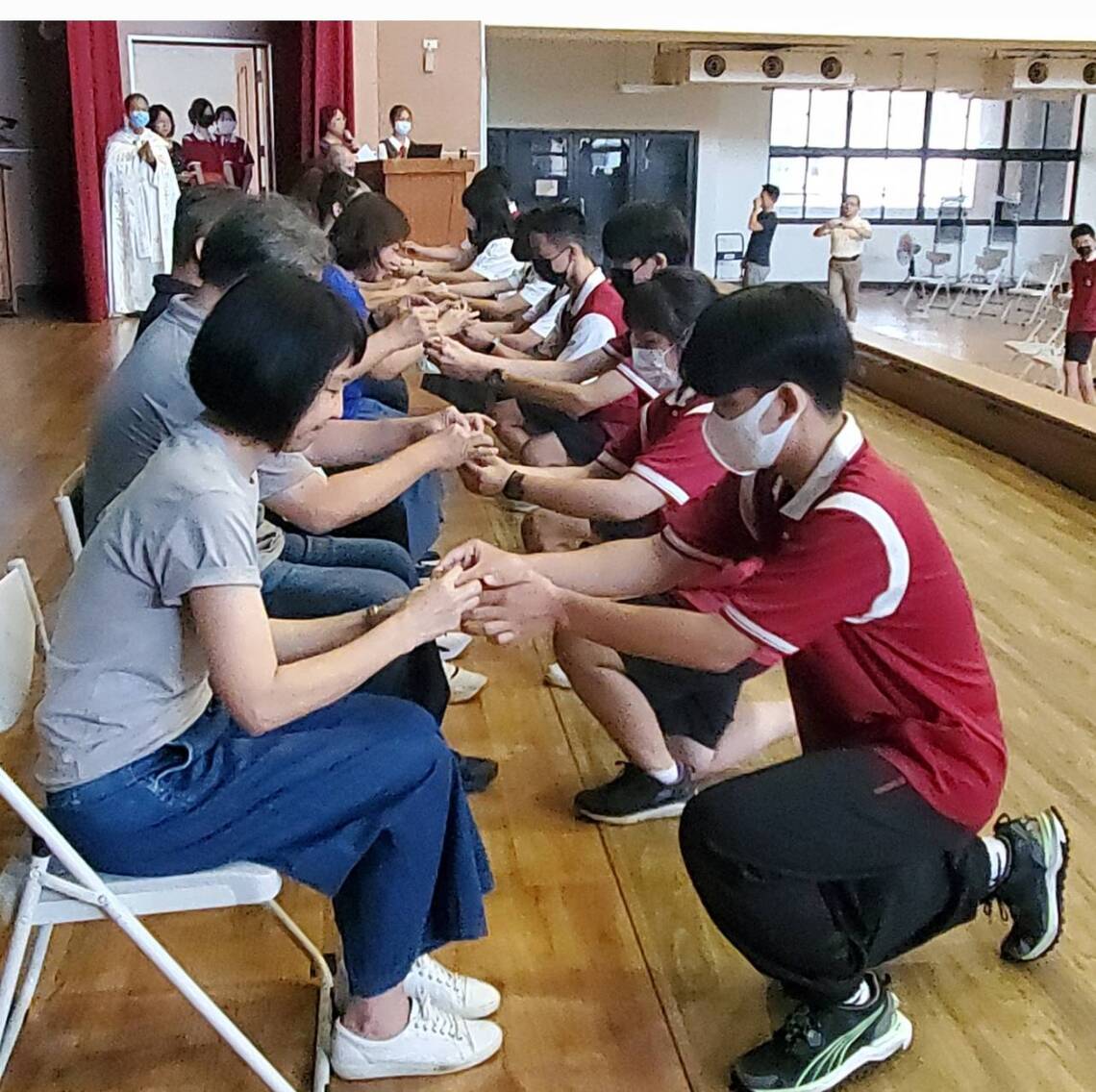 漾新聞|明誠中學迎新開學禮國高中奉茶送肉干當束脩給老師 小一生拔智慧筆意寓學習長智慧