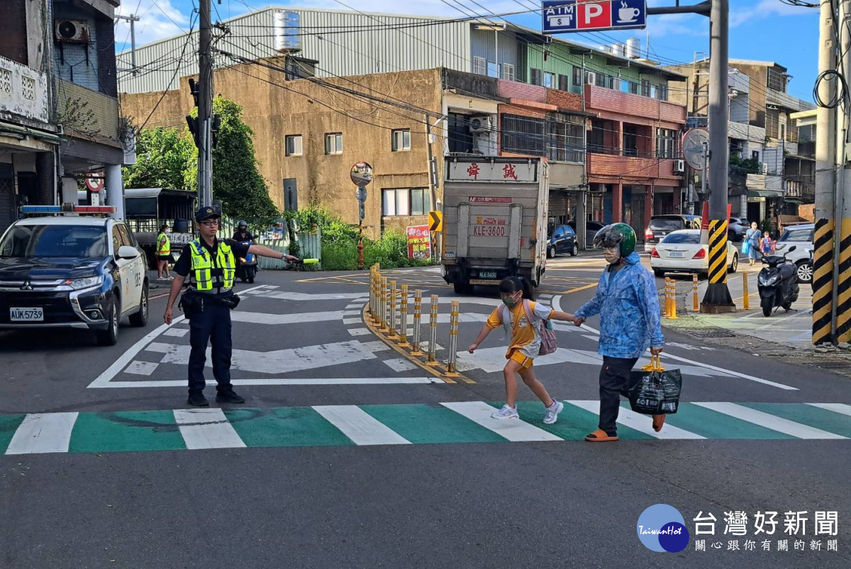 8月30日開學首日, 桃園市蘆竹警分局執行護童勤務,守護學童安全。