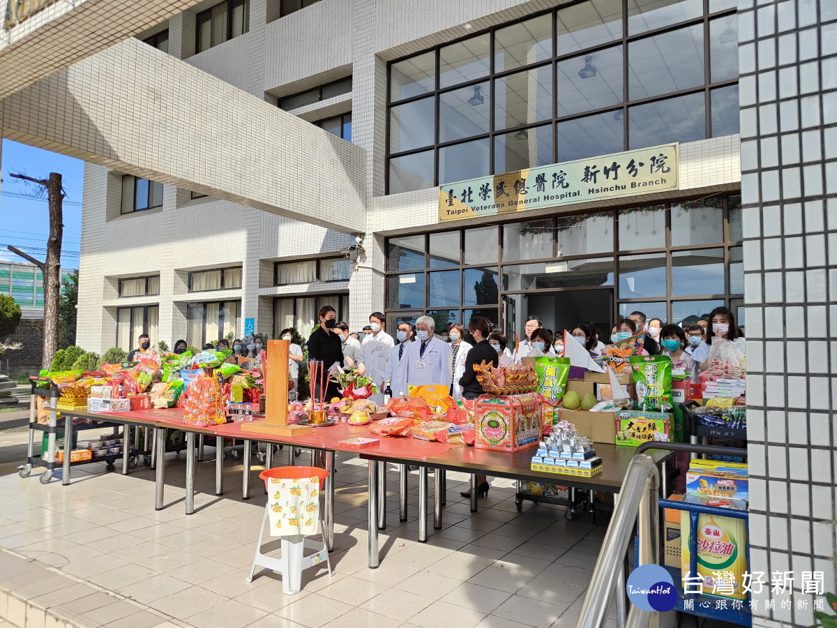北榮新竹分院陳曾基院長率領各級主管及員工同仁祭拜