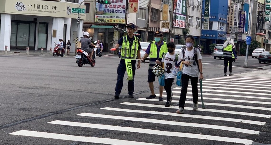 開學日新興警啟動「護童專案勤務」守護行人安全與校園安全